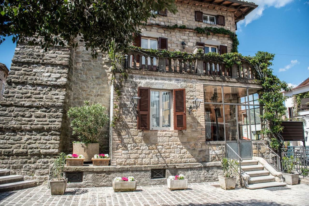 La Rosa Di Francesco Inn Valfabbrica Ngoại thất bức ảnh