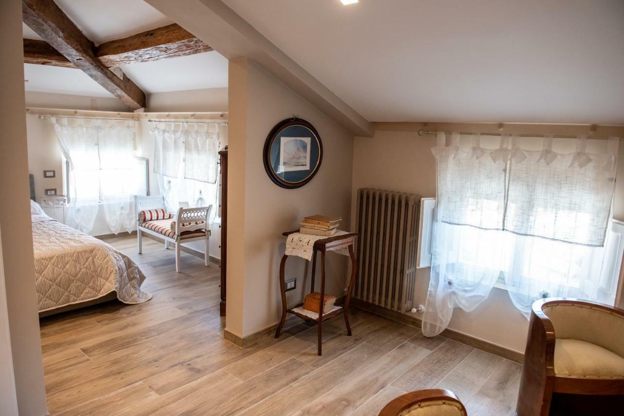 La Rosa Di Francesco Inn Valfabbrica Ngoại thất bức ảnh