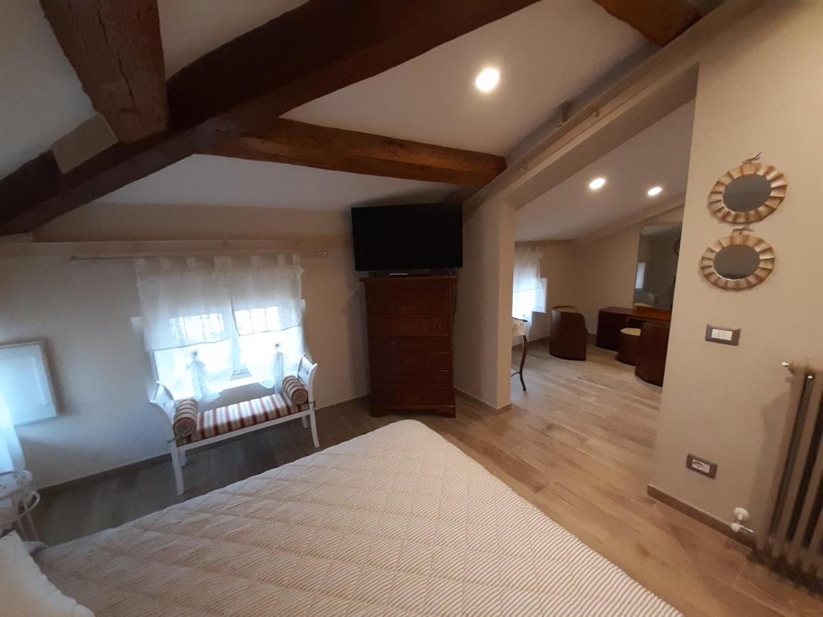La Rosa Di Francesco Inn Valfabbrica Ngoại thất bức ảnh